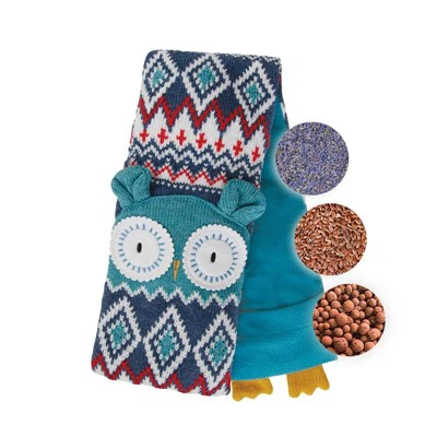 کیسه گندم با مایکروویو گرم شده روی گردن